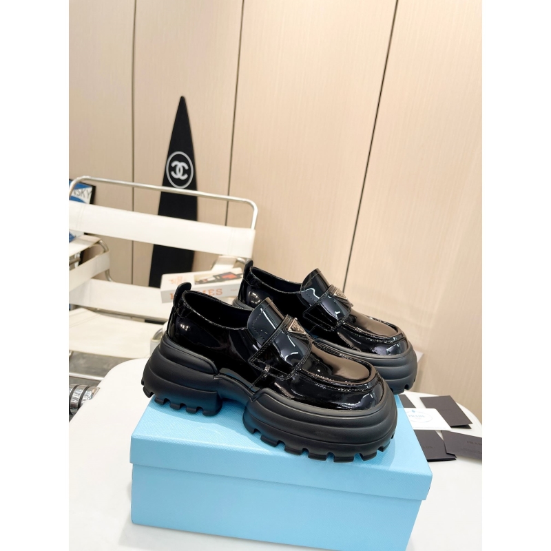 Pra*a leather shoes